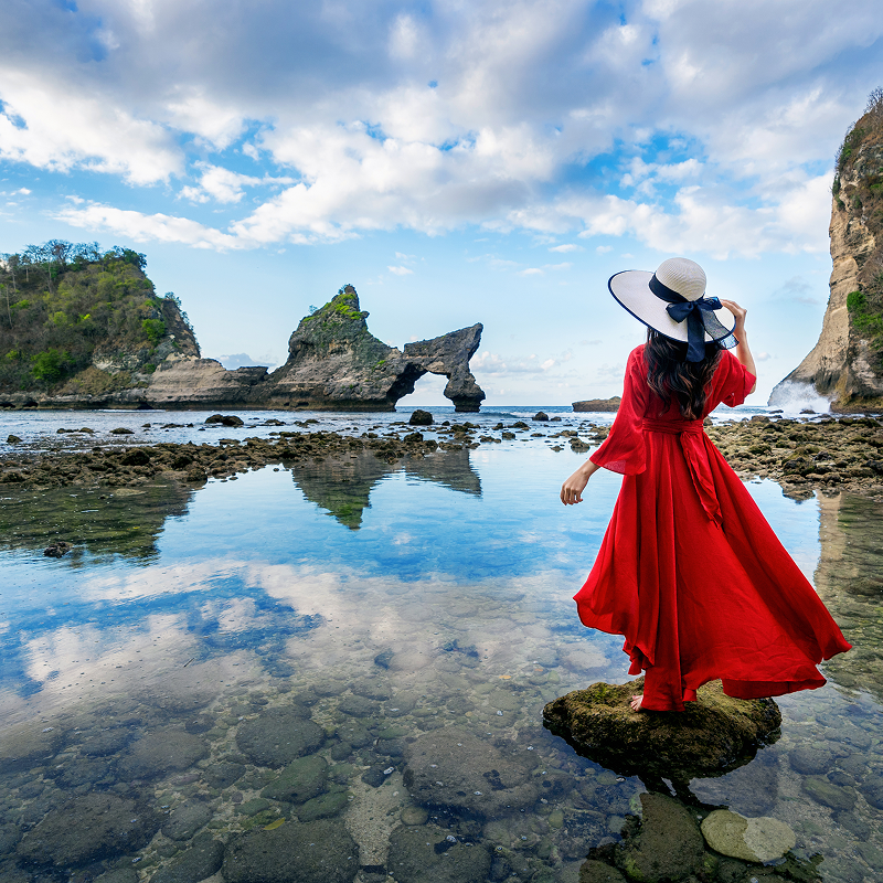 woman-standing-rock-atuh-beach-nusa-penida-island-bali-indonesia